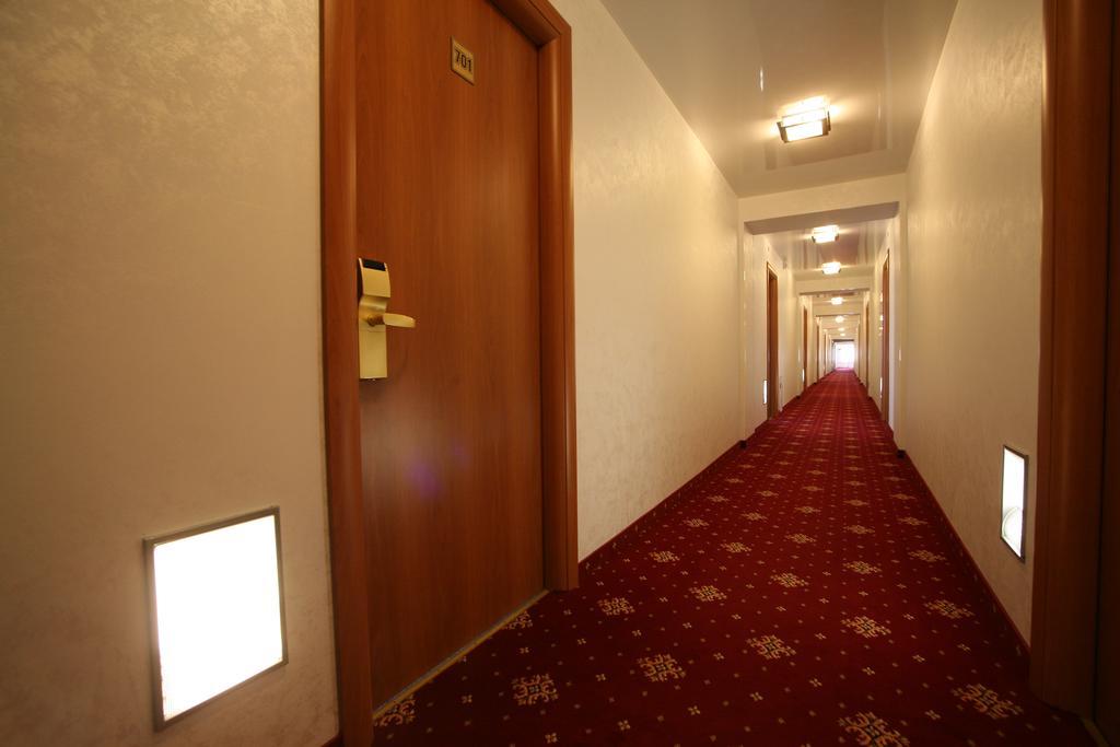 Hotel Tomsk Zewnętrze zdjęcie